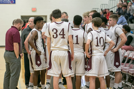 boys bball huddle